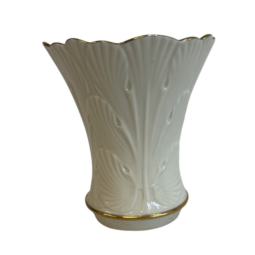 Lenox Cranford Vase Ivory Porcelain 24K Gold Trim Scalloped Shell Motif 5.5 Inch